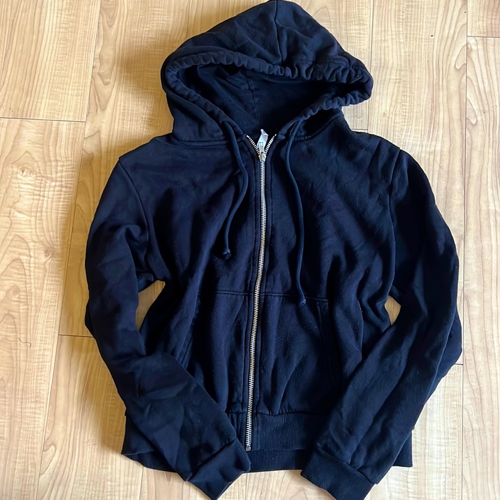 Black H&M women’s zip-up